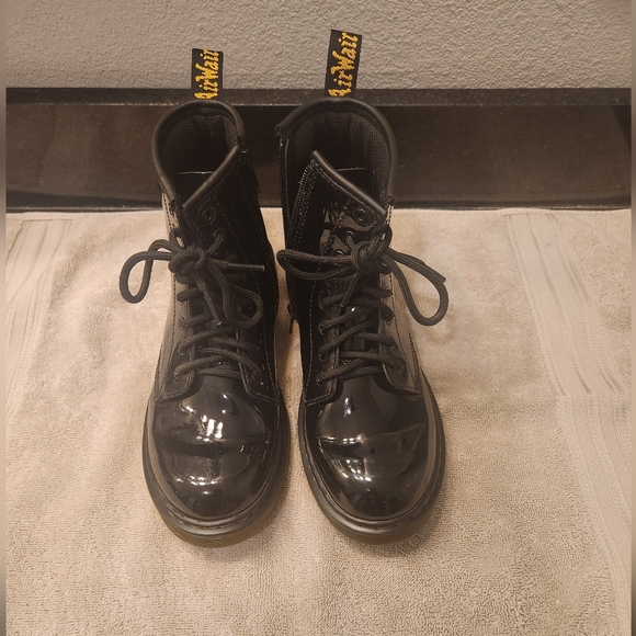 Girls Dr. Martens Airwair  boots - Picture 1 of 5